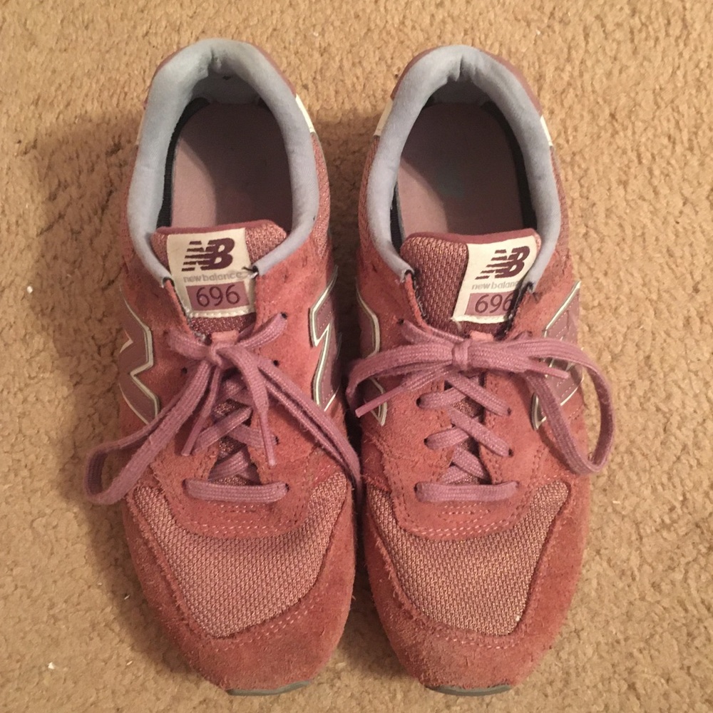 New Balance 696 Pink Sneakers
